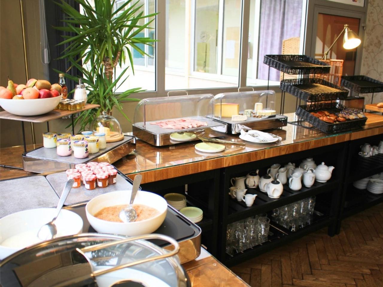 Grand Hotel De Bourbon-Lancy - Spa Et Restaurant - Logis ภายนอก รูปภาพ