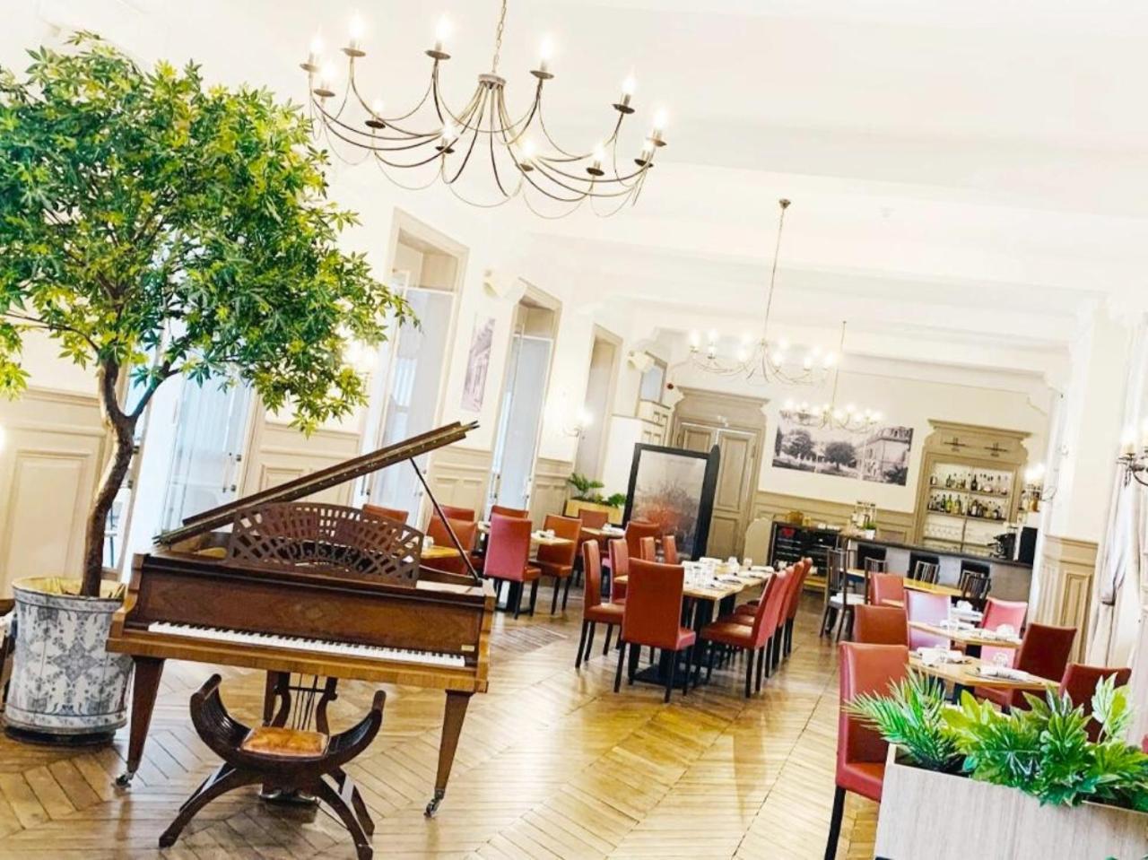 Grand Hotel De Bourbon-Lancy - Spa Et Restaurant - Logis ภายนอก รูปภาพ