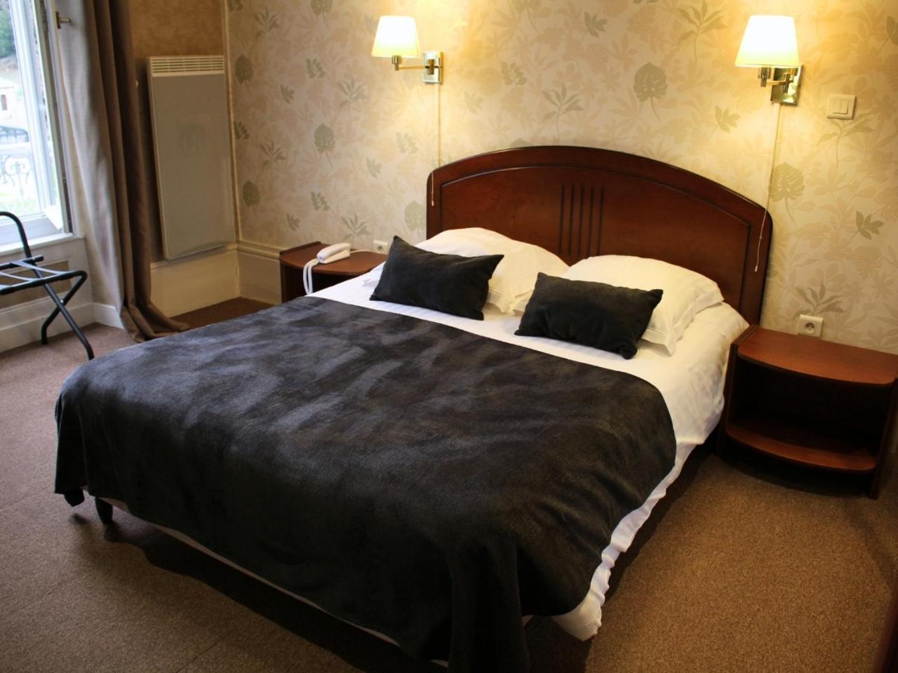 Grand Hotel De Bourbon-Lancy - Spa Et Restaurant - Logis ภายนอก รูปภาพ