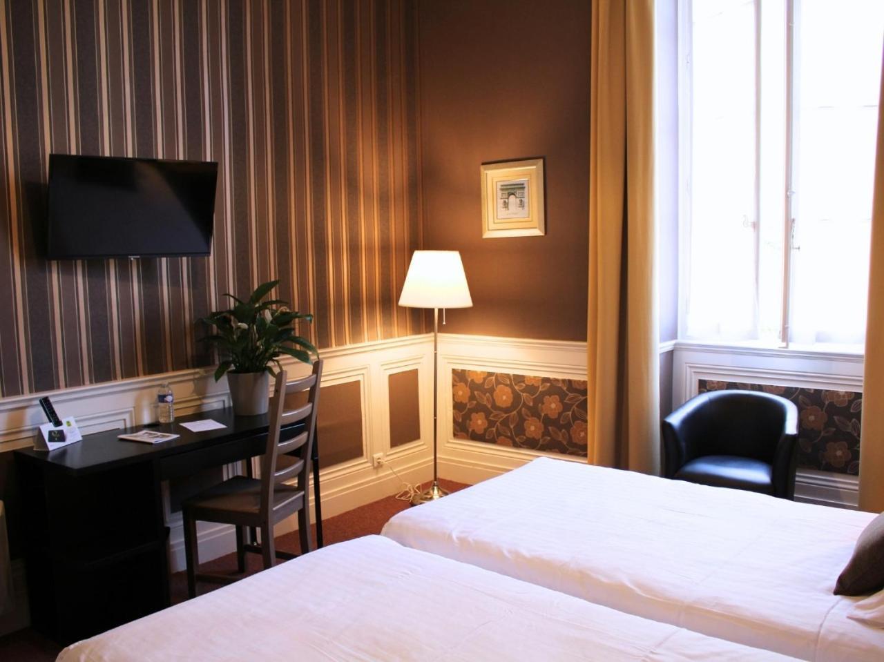 Grand Hotel De Bourbon-Lancy - Spa Et Restaurant - Logis ภายนอก รูปภาพ